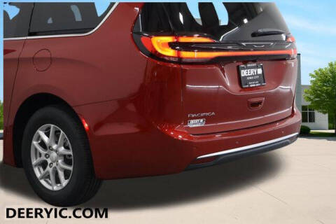 2027 Chrysler Pacifica Select