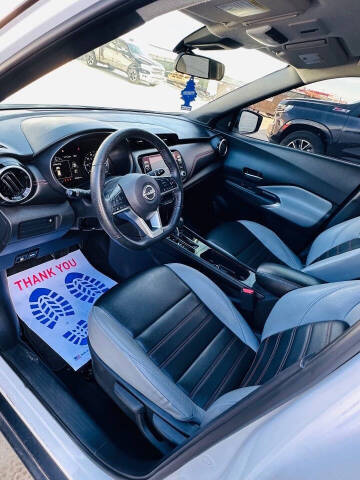 2023 Nissan Kicks SR