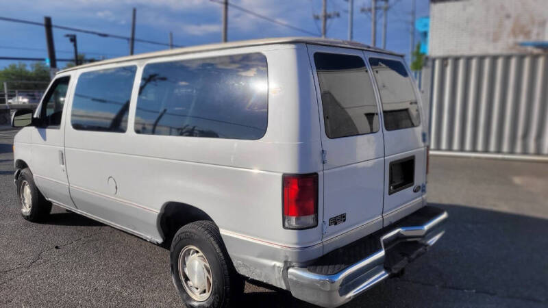 2000 Ford E-150 Chateau
