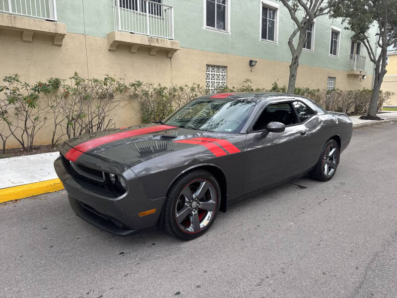 2013 Dodge Challenger SXT's photo