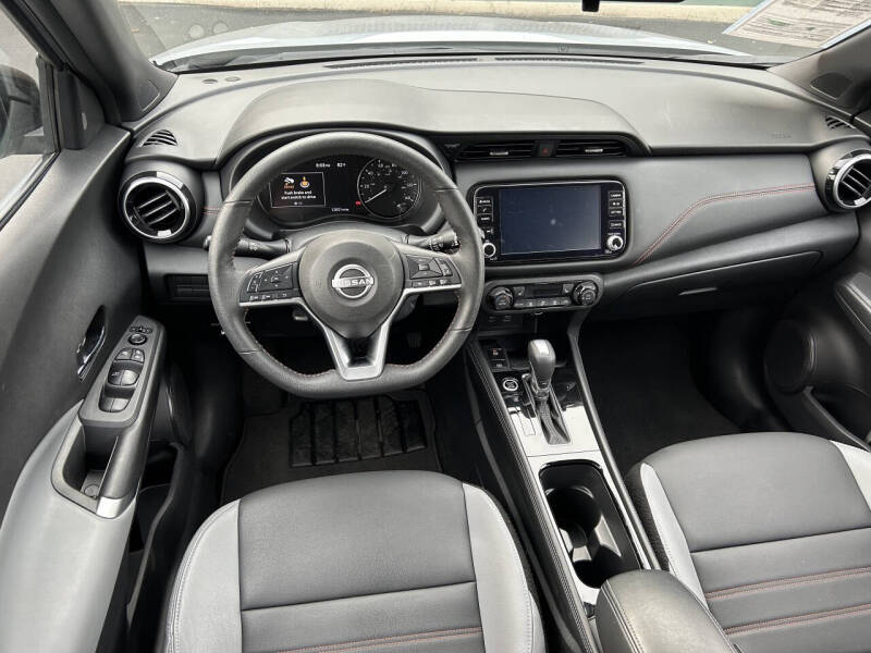 2023 Nissan Kicks SR