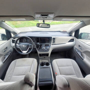 2015 Toyota Sienna LE 8-Passenger
