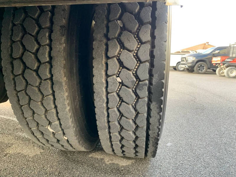 2006 Kenworth T300