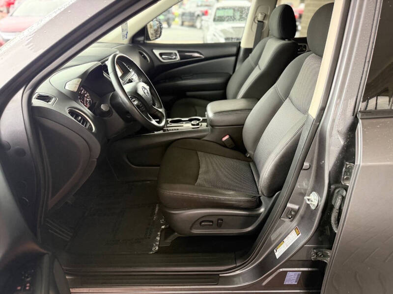 2020 Nissan Pathfinder SV