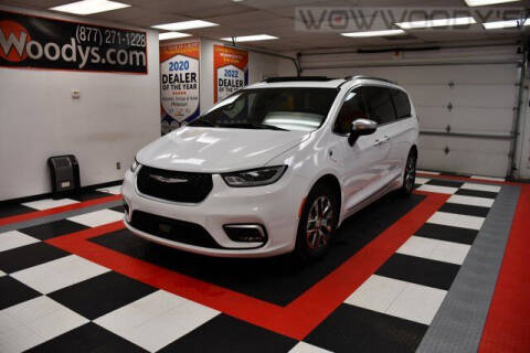 2023 Chrysler Pacifica Plug-In Hybrid for sale at WOODY'S AUTOMOTIVE GROUP in Chillicothe MO
