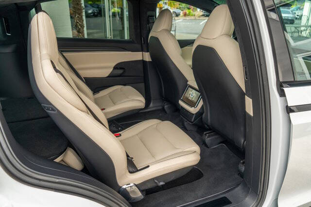 2022 Tesla Model X 59