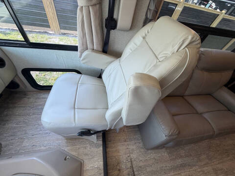 2017 Thor Motor Coach Hurricane