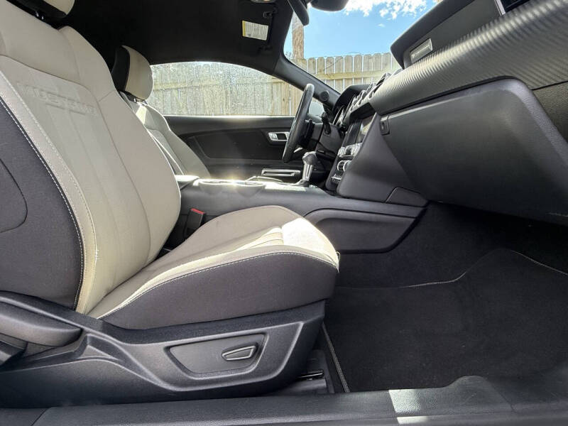 2021 Ford Mustang EcoBoost