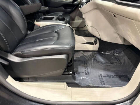 2024 Chrysler Pacifica Plug-In Hybrid Select
