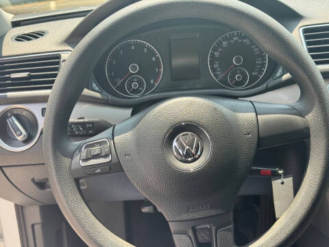 2014 Volkswagen Passat 1.8T S PZEV