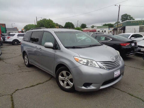 2017 Toyota Sienna LE 8-Passenger