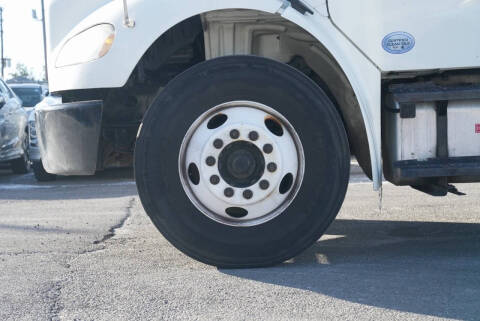 2015 Freightliner M2 106