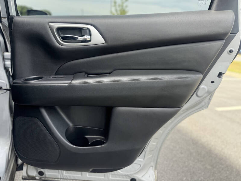2018 Nissan Pathfinder SV