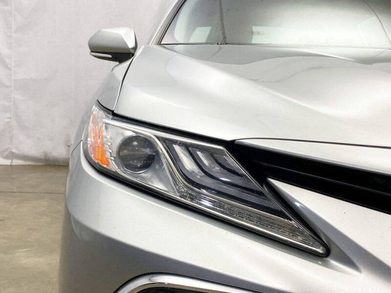 2022 Toyota Camry Hybrid XLE