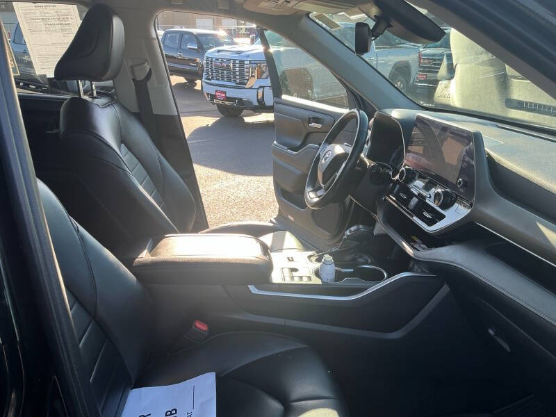 2023 Toyota Highlander Hybrid XLE