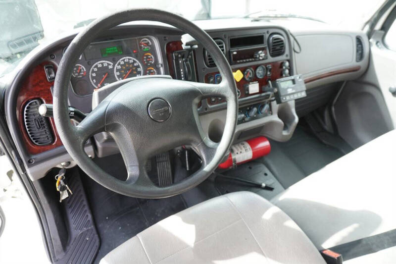 2018 Freightliner M2 106