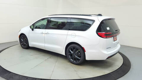 2027 Chrysler Pacifica Limited