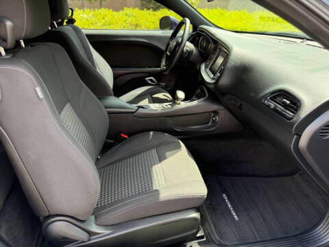 2015 Dodge Challenger SXT