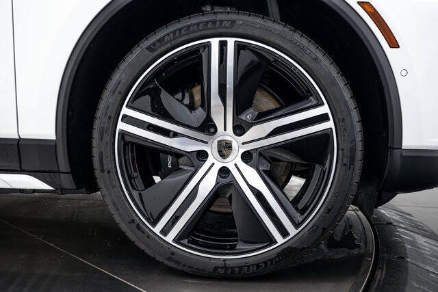 2025 Porsche Macan Turbo Electric