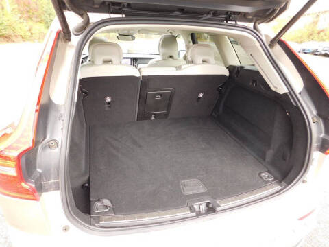 2024 Volvo XC60 B5 Plus Dark Theme