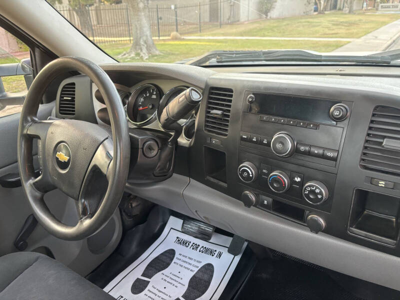 2011 Chevrolet Silverado 2500HD WT - Photo 8