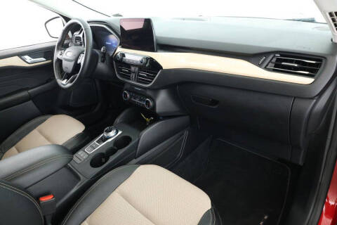 2022 Ford Escape Hybrid Titanium