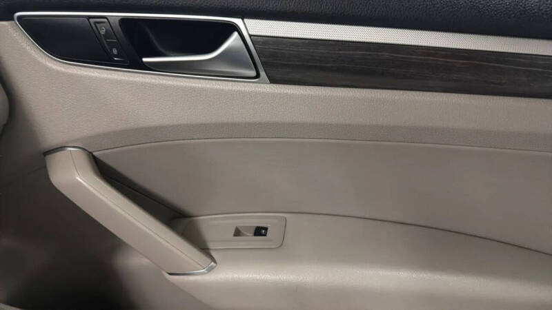 2017 Volkswagen Passat 1.8T SE