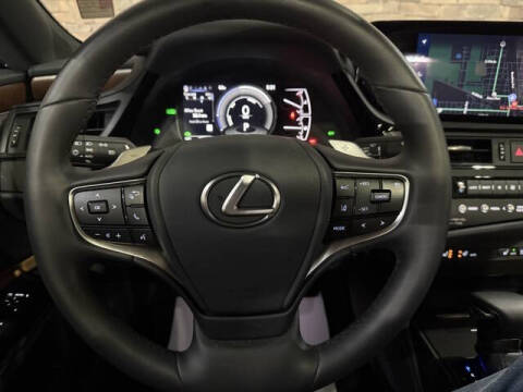 2025 Lexus ES 300h