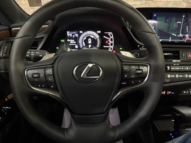 2025 Lexus ES 300h
