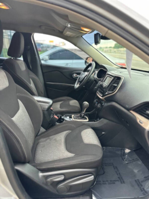 2016 Jeep Cherokee Sport