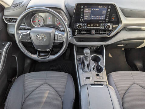 2020 Toyota Highlander LE