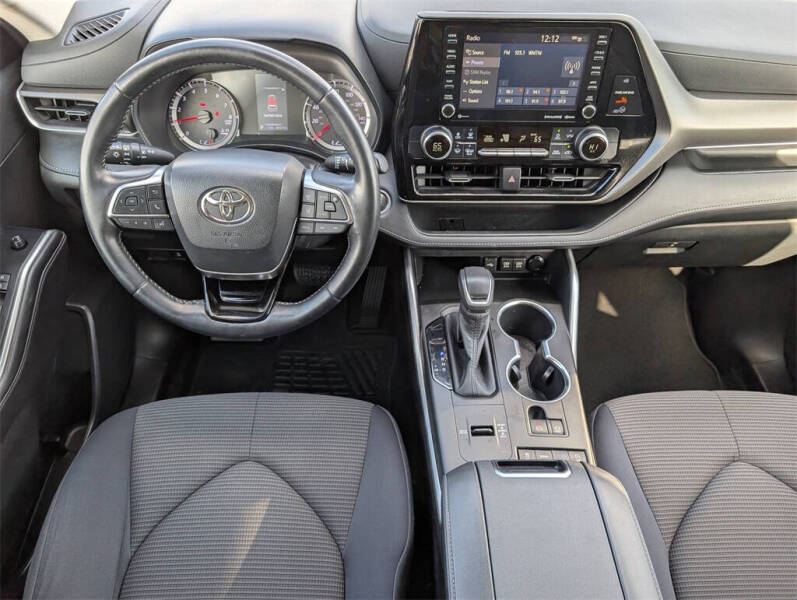 2020 Toyota Highlander LE