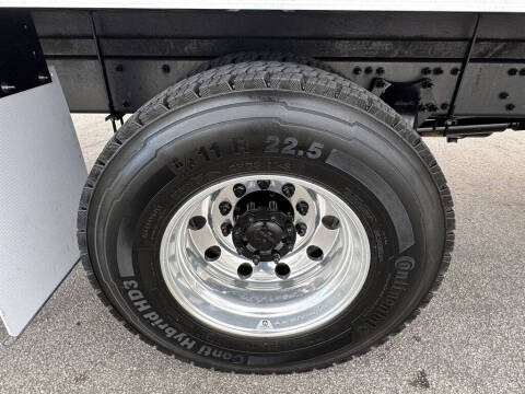 2019 Freightliner M2 106