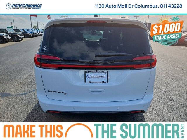 2026 Chrysler Pacifica Select