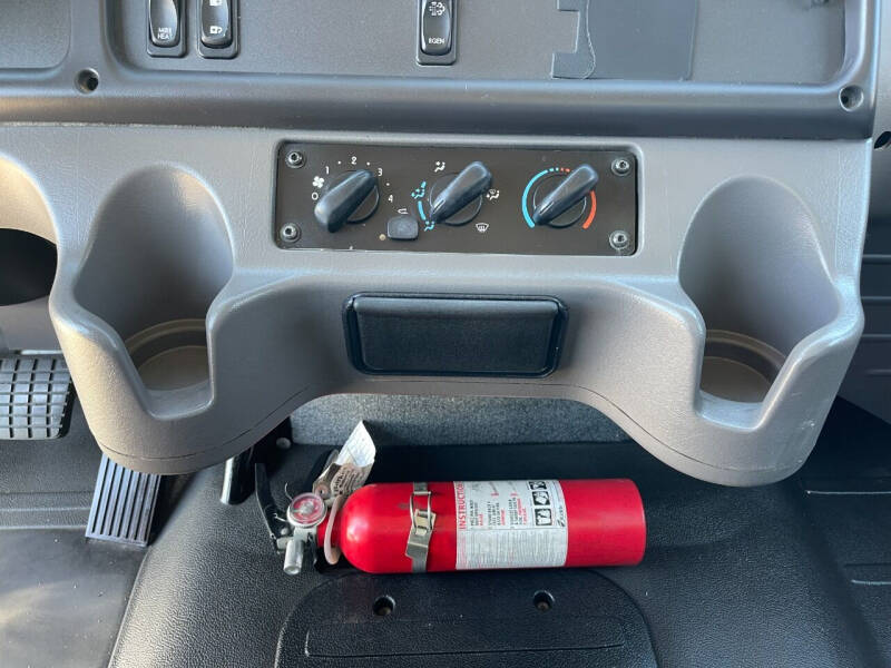 2013 Freightliner Business class M2