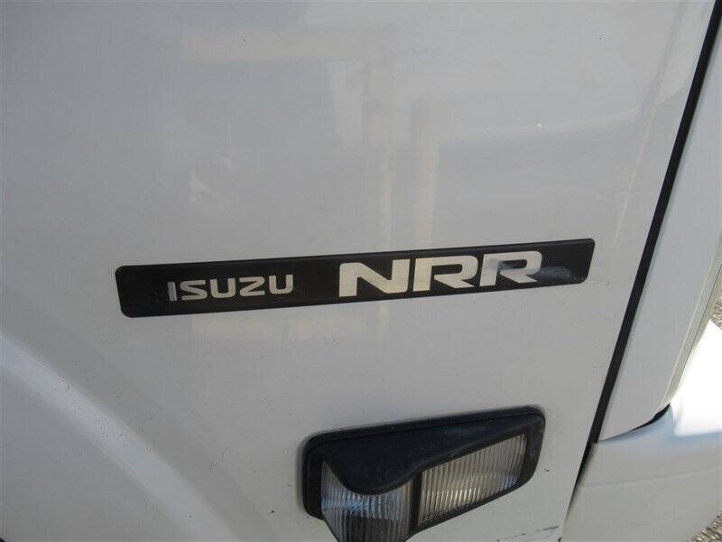 2019 Isuzu NRR null photo 20