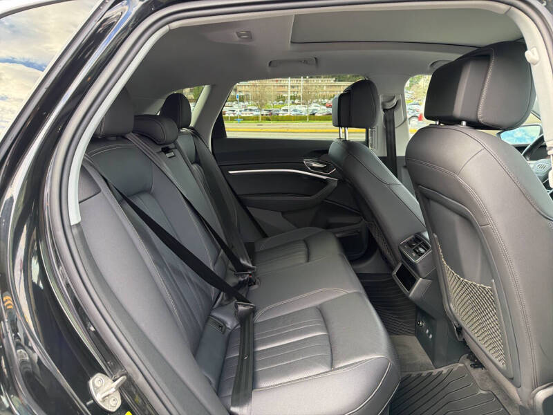 2019 Audi e-tron quattro Premium Plus