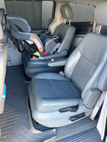 2014 Volkswagen Routan SEL Premium