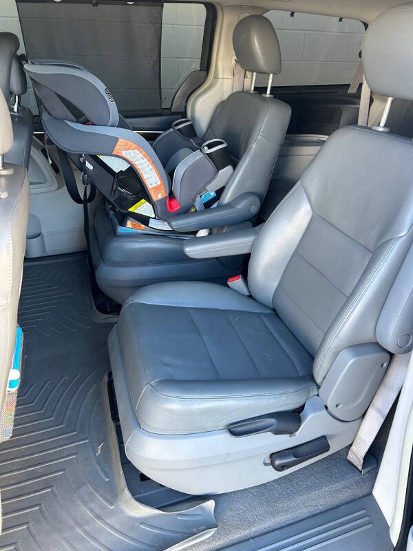 2014 Volkswagen Routan SEL Premium