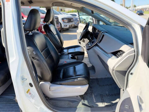 2017 Toyota Sienna LE 8-Passenger