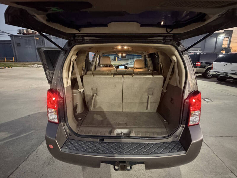 2008 Nissan Pathfinder LE V8