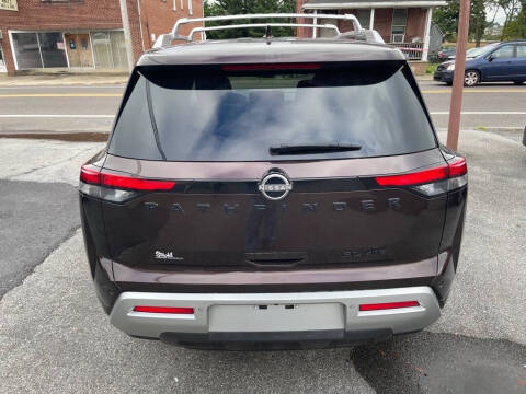 2022 Nissan Pathfinder SL