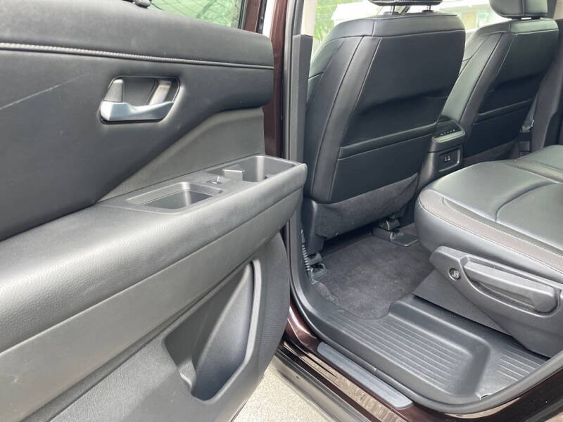 2022 Nissan Pathfinder SL