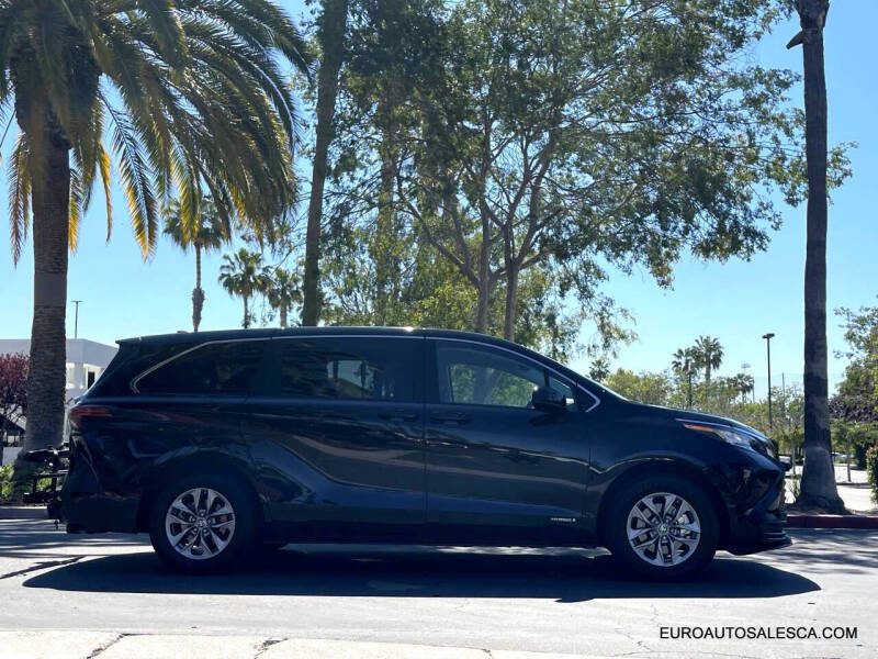2021 Toyota Sienna LE 8-Passenger