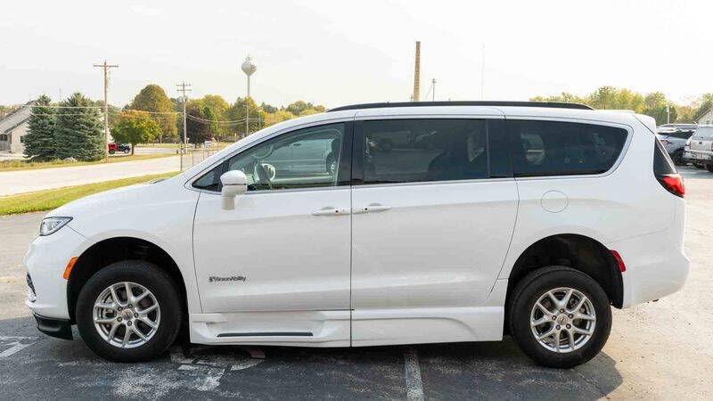 2022 Chrysler Pacifica Touring L