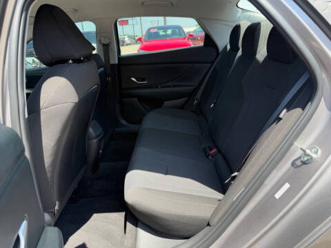 2024 Hyundai Elantra SE