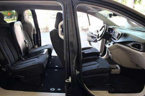 2023 Chrysler Voyager LX