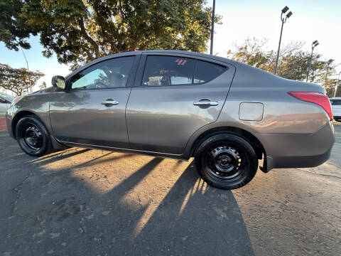 2012 Nissan Versa 1.6 S
