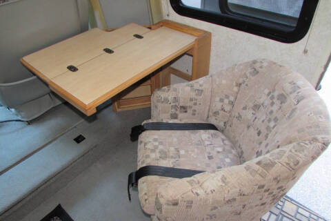 2001 Winnebago Rialta