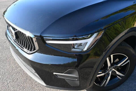 2025 Volvo XC40 B5 Core Bright Theme